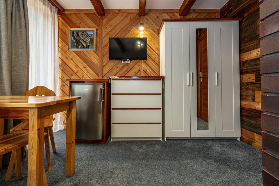 Communal lounge/ TV room, TV and multimedia, Bedroom, wardrobe