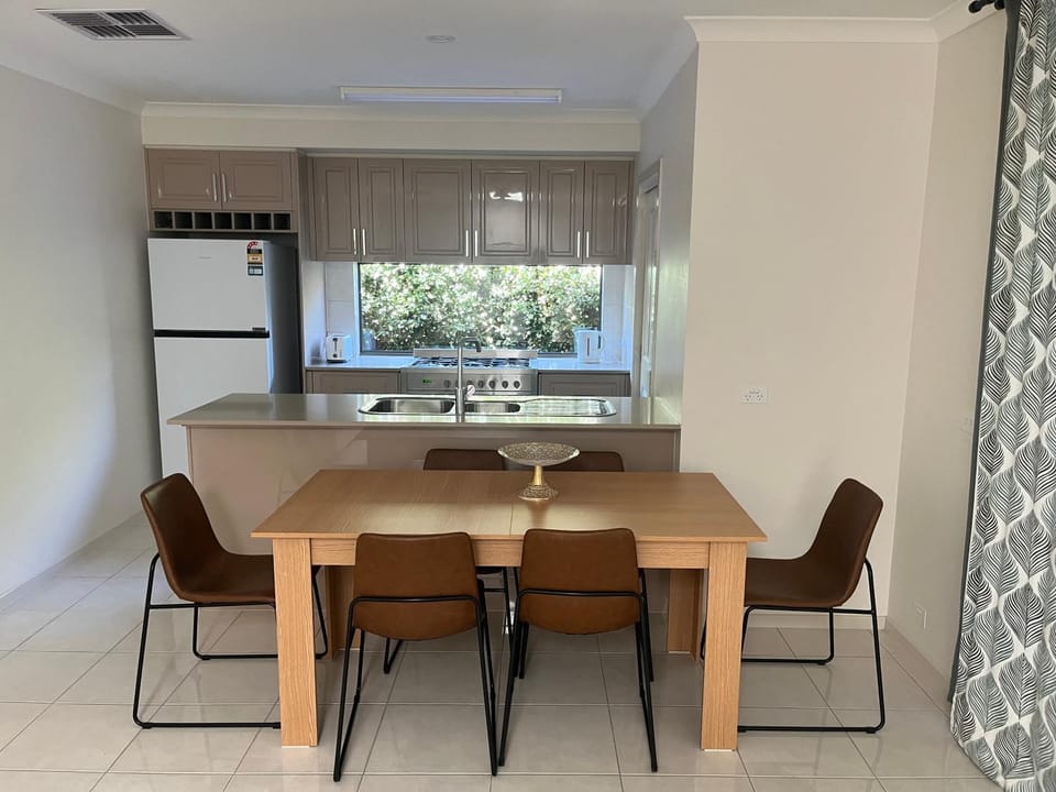 Dining area, kitchen