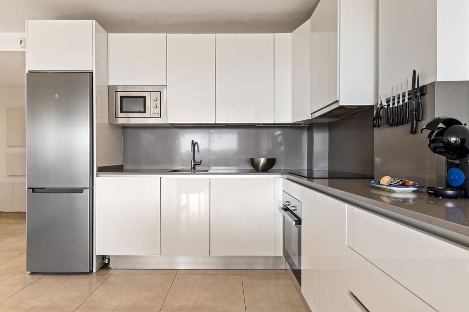 microwave, stove, kitchen