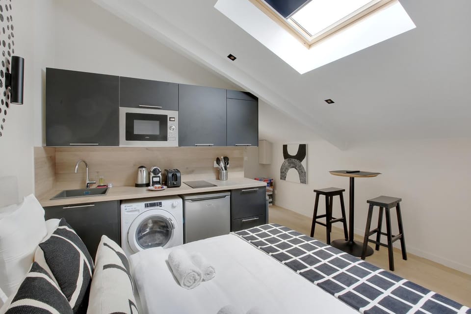 Bed, kitchen