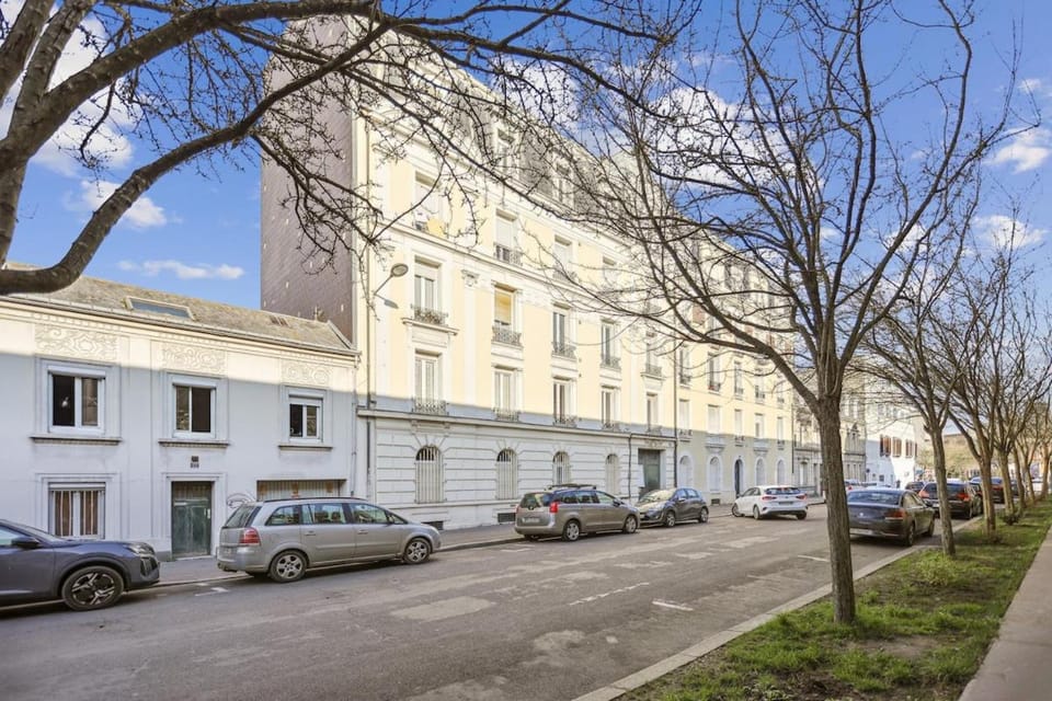 Property building, Location