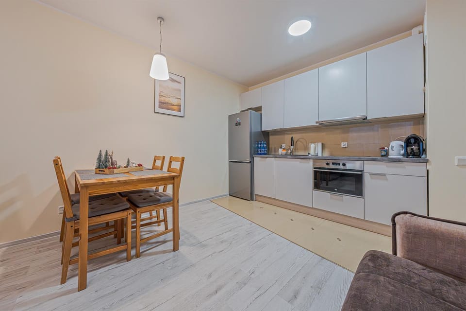 Kitchen or kitchenette, Living room, Seating area, Dining area, pet friendly, stove