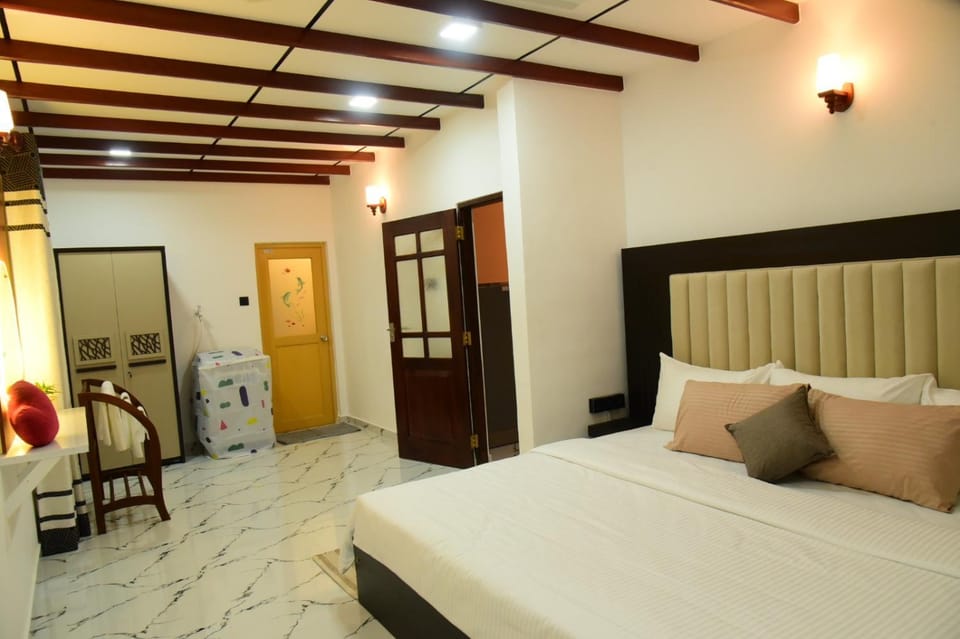 Bed, Photo of the whole room, Bedroom, wardrobe, washing machine