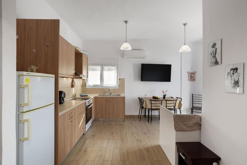 Kitchen or kitchenette, Living room