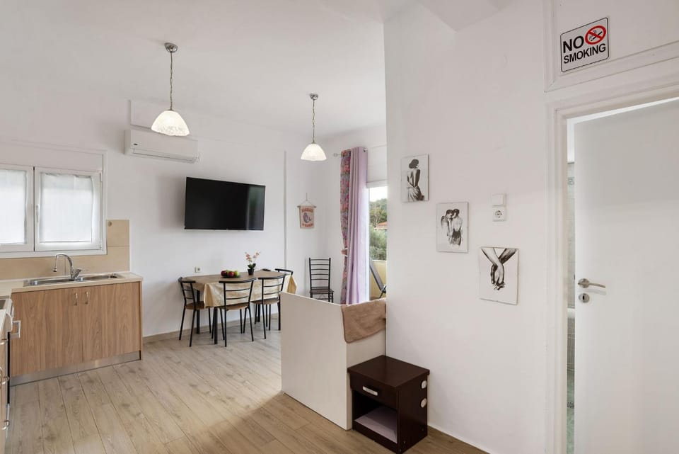 Kitchen or kitchenette, Seating area