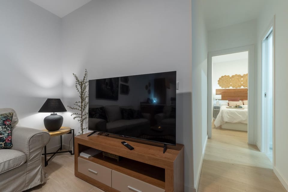 Communal lounge/ TV room, Bed, TV and multimedia, Photo of the whole room, Evening entertainment