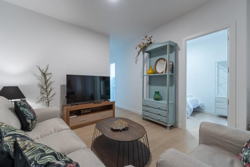 Communal lounge/ TV room, TV and multimedia, Living room, Seating area, Evening entertainment