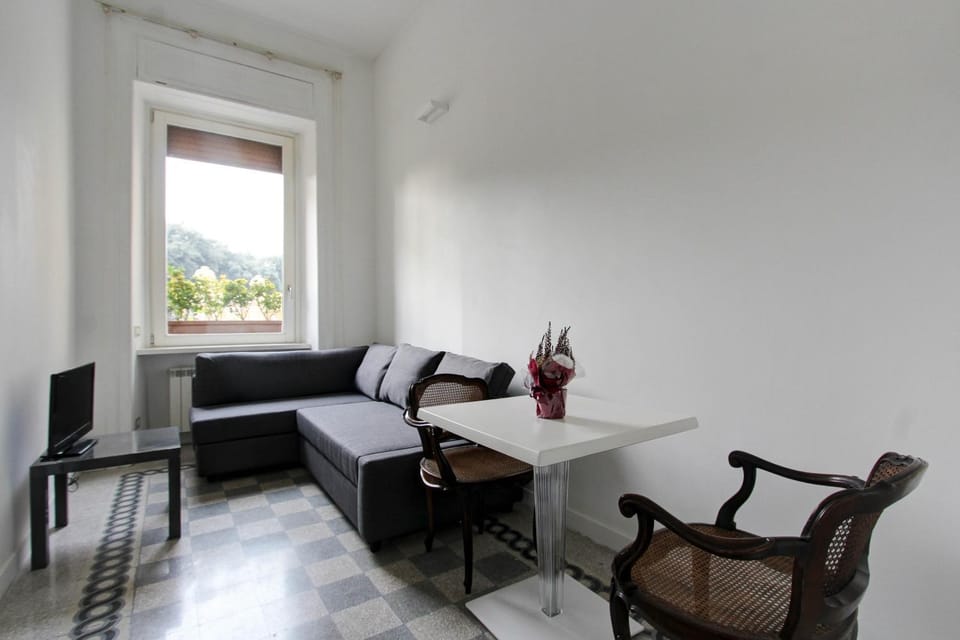 Bed, Photo of the whole room, Seating area