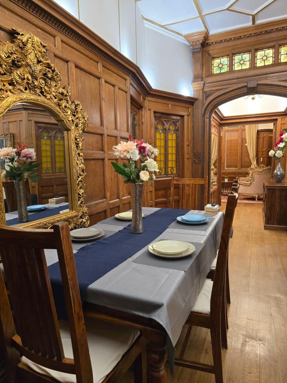 Traditional Victorian West End Apartment Apartment in City of Westminster