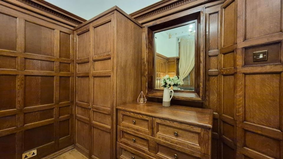 Traditional Victorian West End Apartment Apartment in City of Westminster