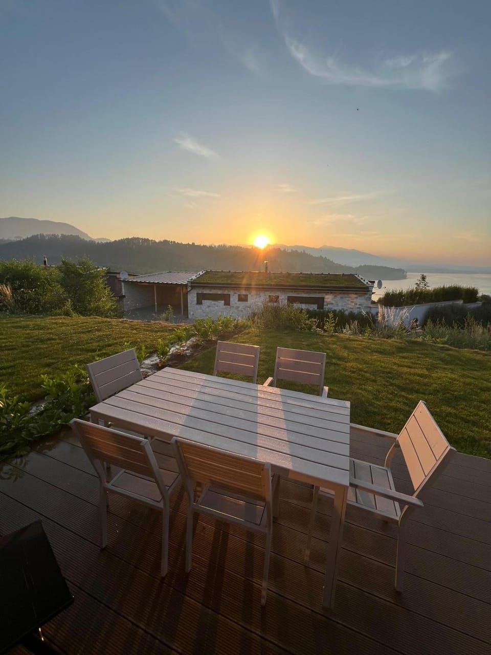 View (from property/room), Lake view, Mountain view, Sunrise