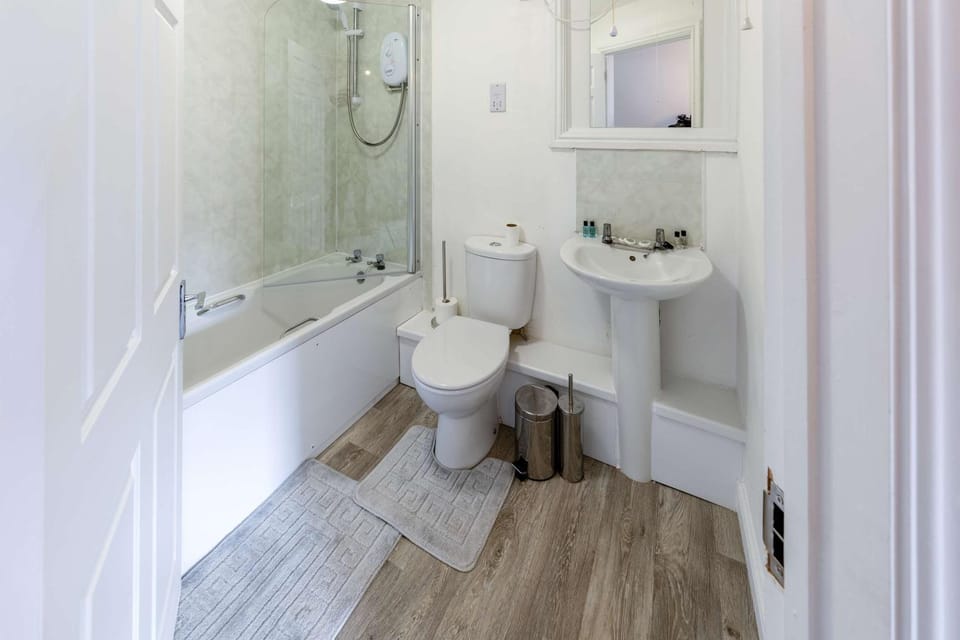 Harbour-Side 1 Bed Apartment with Sea Views Apartment in Copeland District
