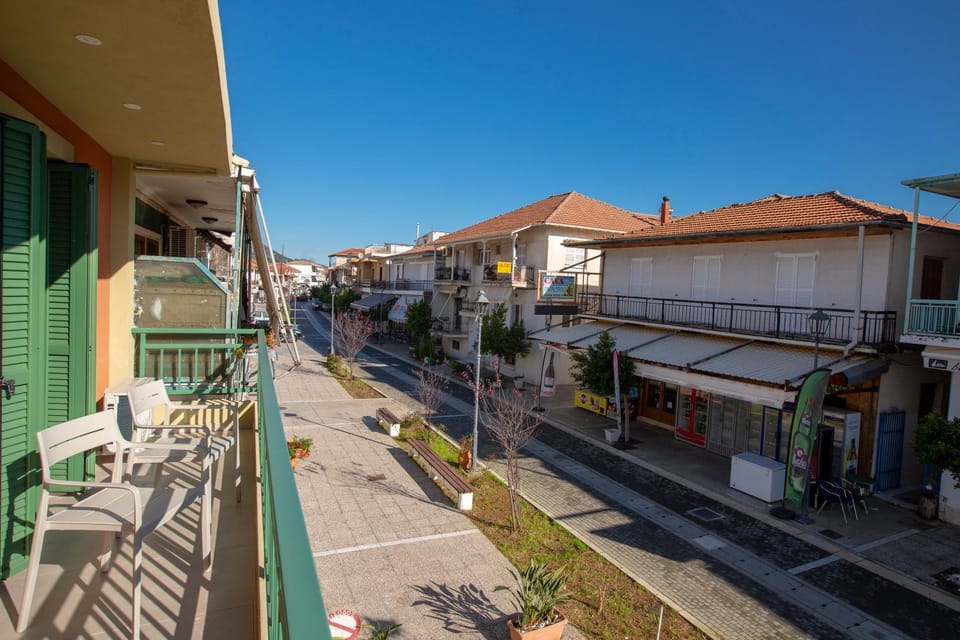 Day, Neighbourhood, City view, Street view