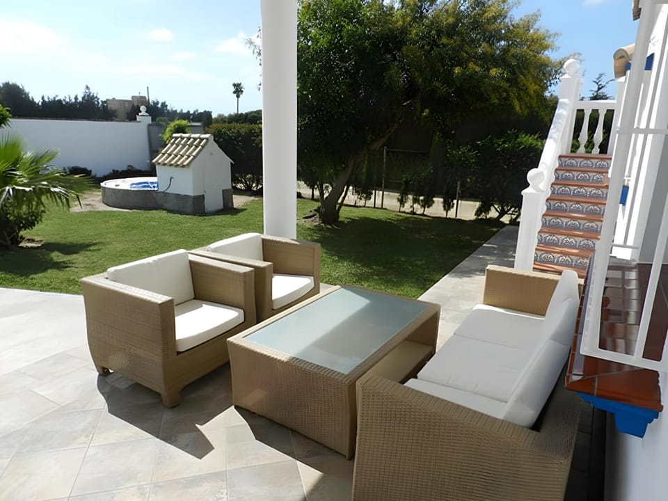Chalet en la playa con piscina Privada en el Palmar terraza y chimenea House in Costa de la Luz