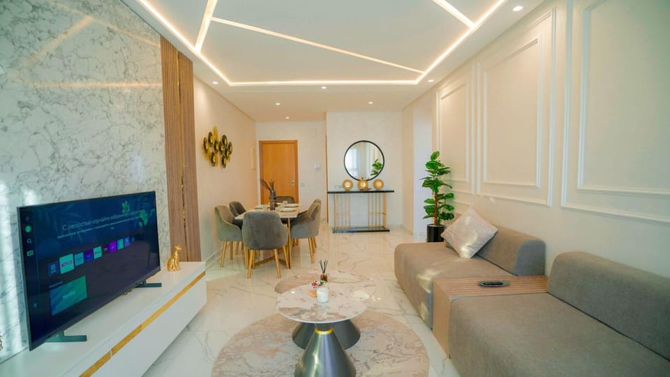 chic 2br pool access, free parking and near tgv Apartment in Tangier