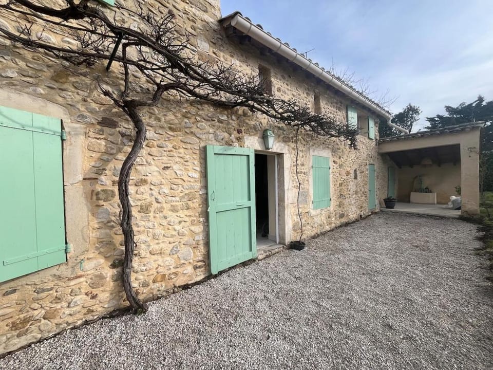 Maison Provençale au cœur des champs avec piscine Apartment in Provence