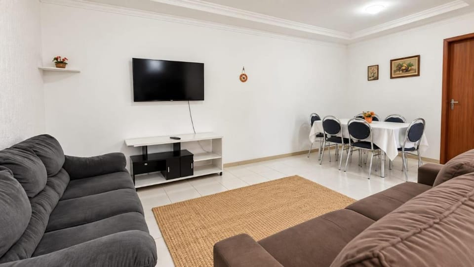 Apartamento 3 quartos - Praia dos Ingleses 600 m do Mar , WI-FI, Churrasqueira, Pet-friendly, Garagem Fechada Apartment in Florianopolis