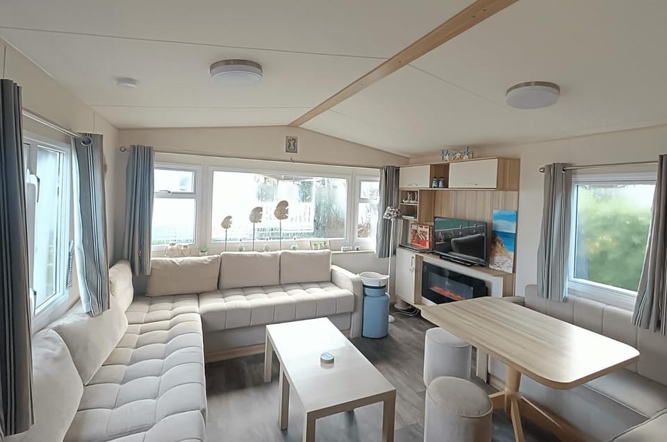 Communal lounge/ TV room, Living room
