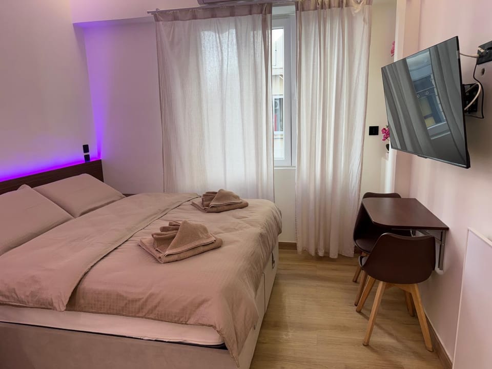 Bed, TV and multimedia, towels
