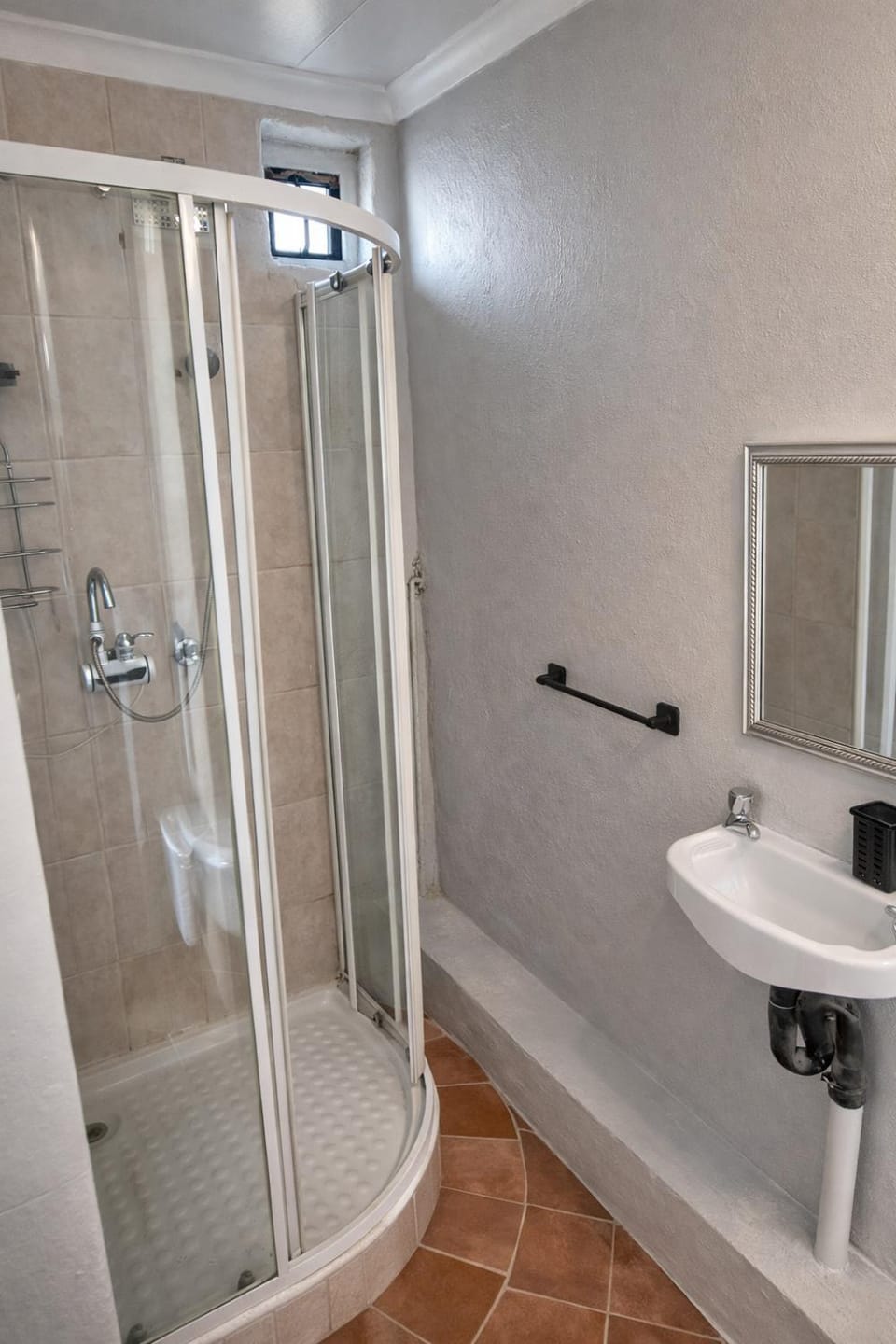 Shower, Toilet