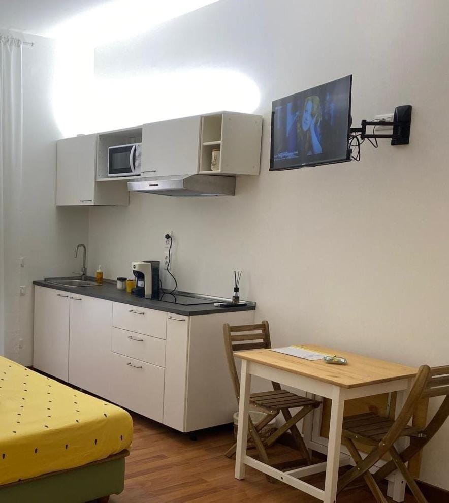 Sunny studio with terrace in best central area Apartment in Palermo
