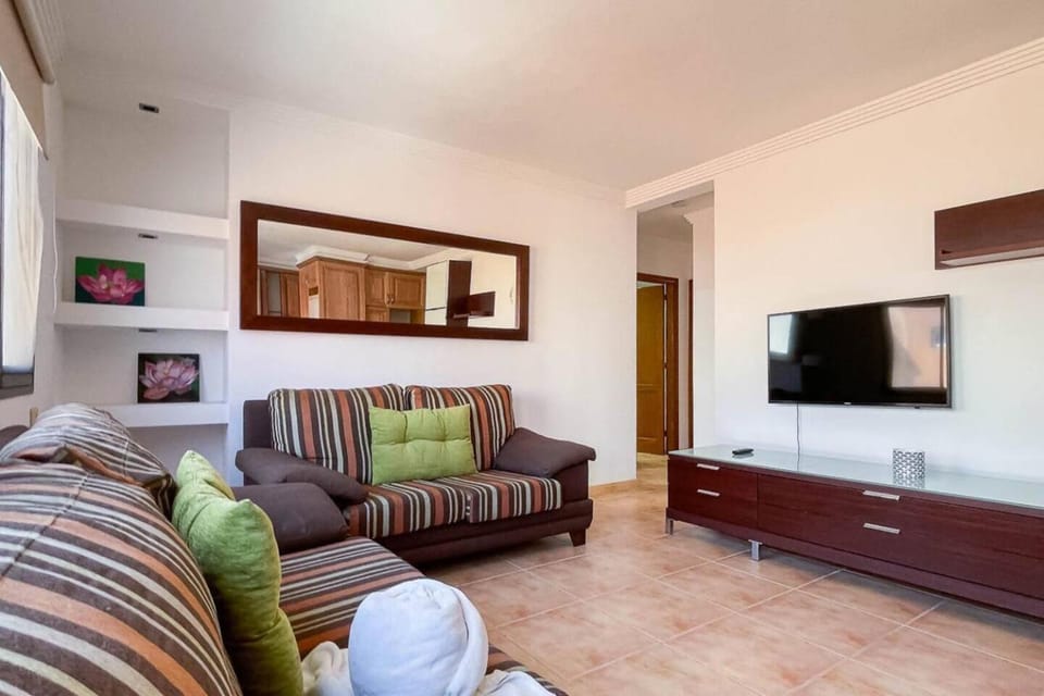 TV and multimedia, Living room, Evening entertainment