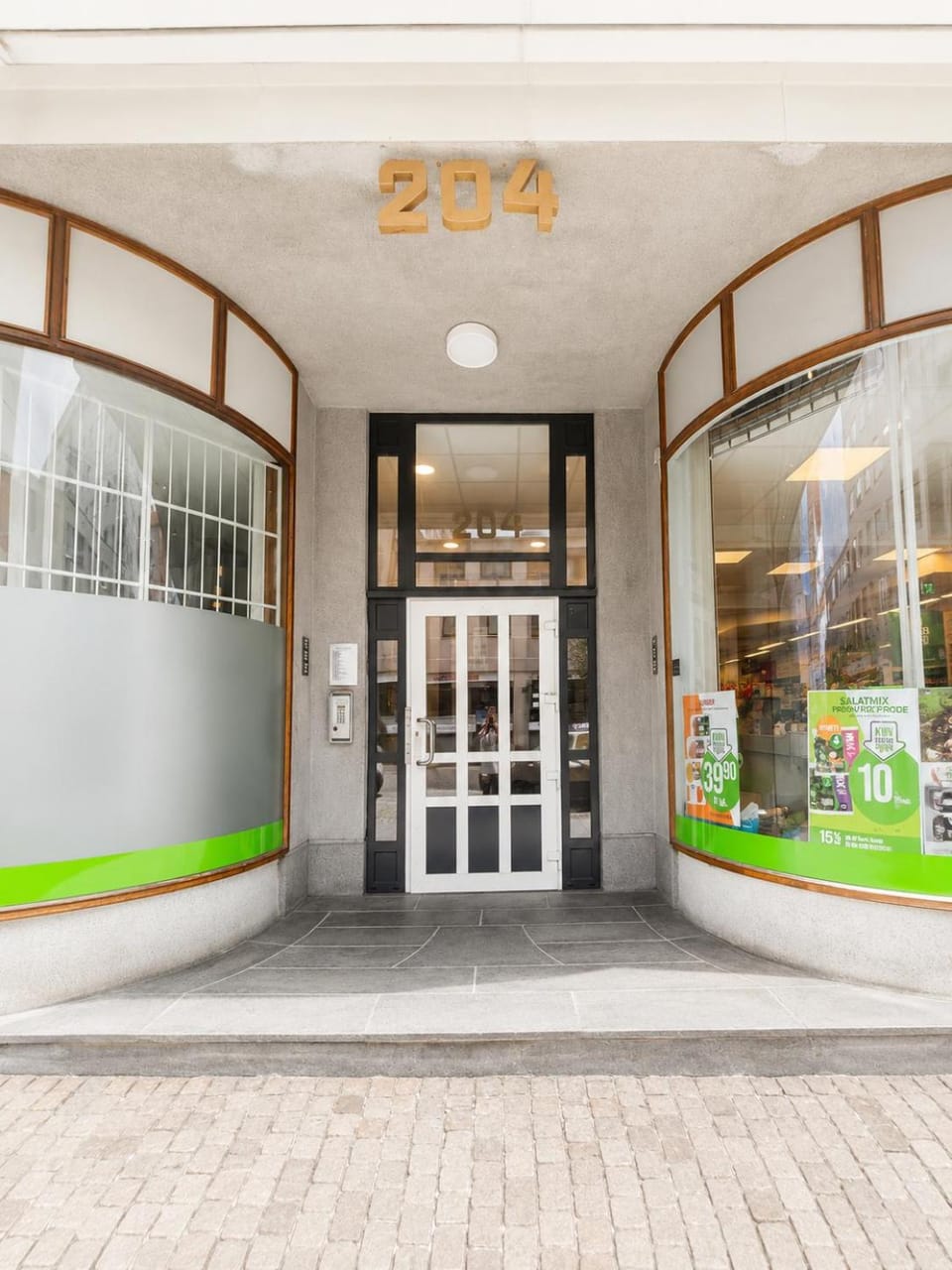 Facade/entrance