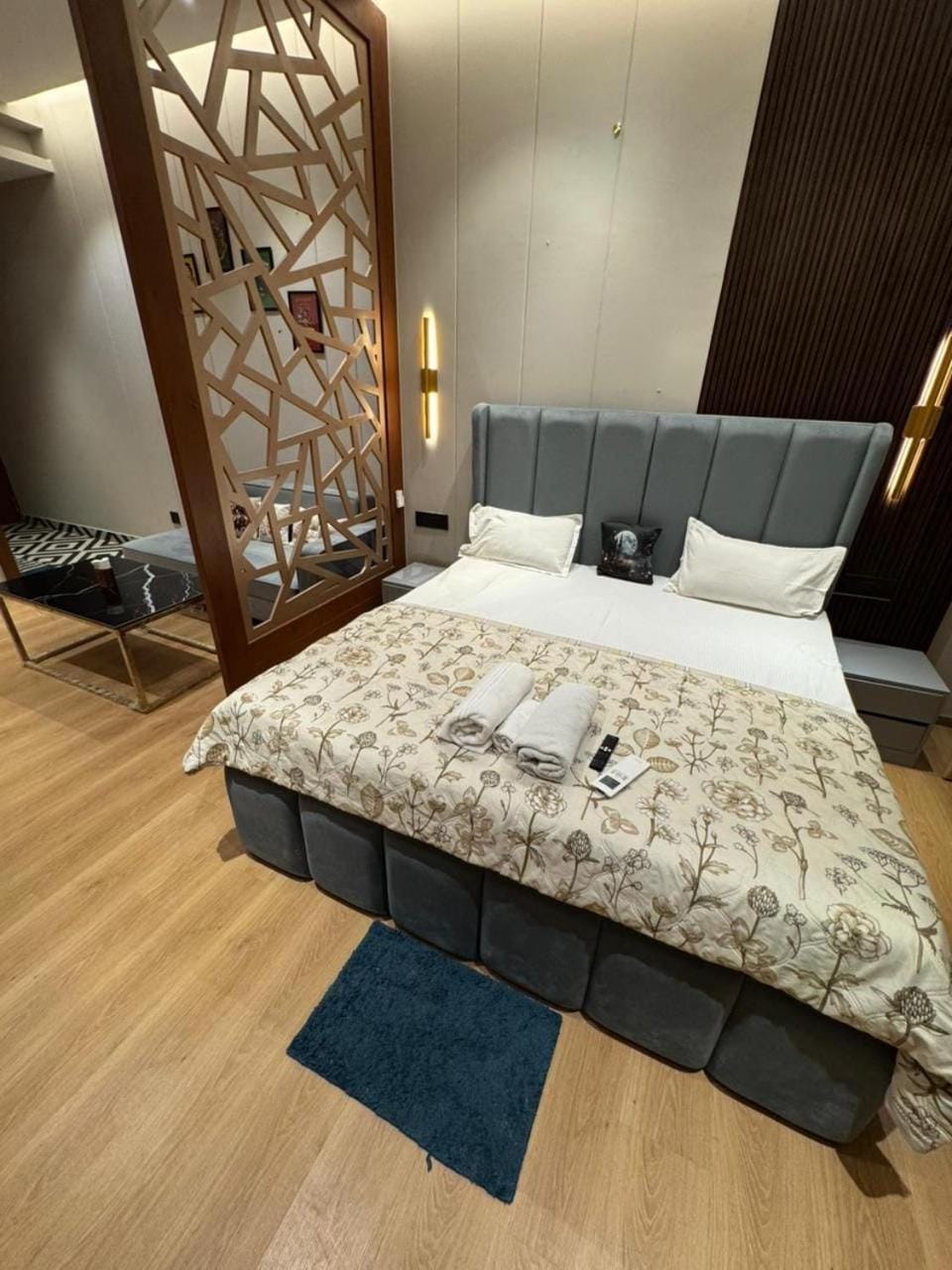 Tranquil Stay - Luxury Apartment in Noida Apartment in Noida