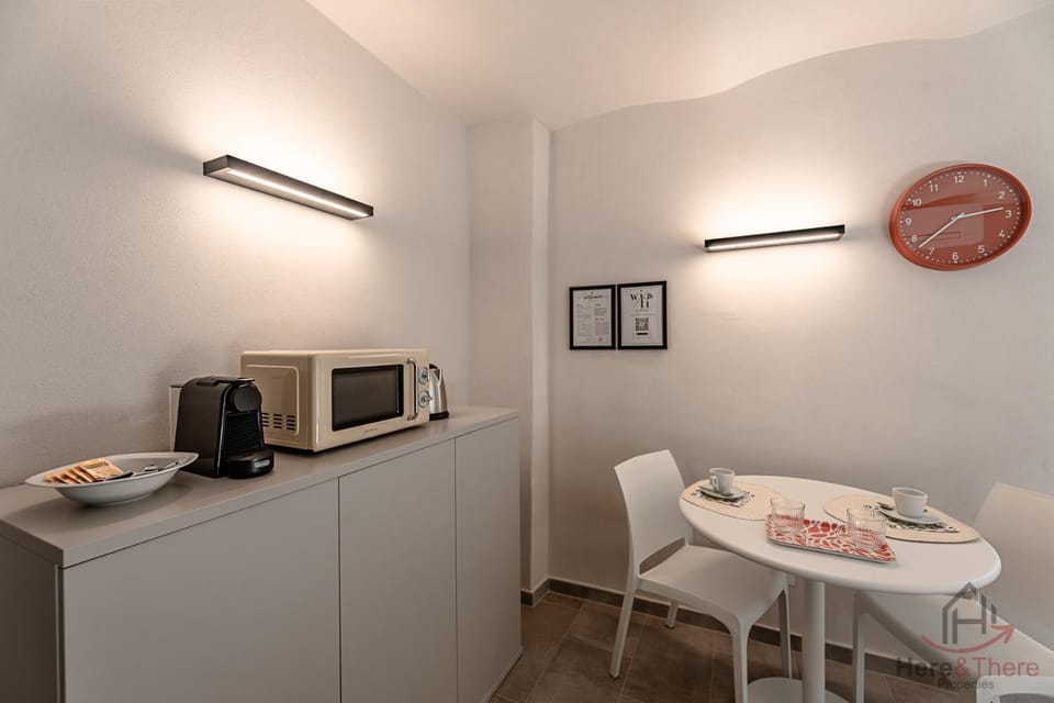Coffee/tea facilities, air conditioner