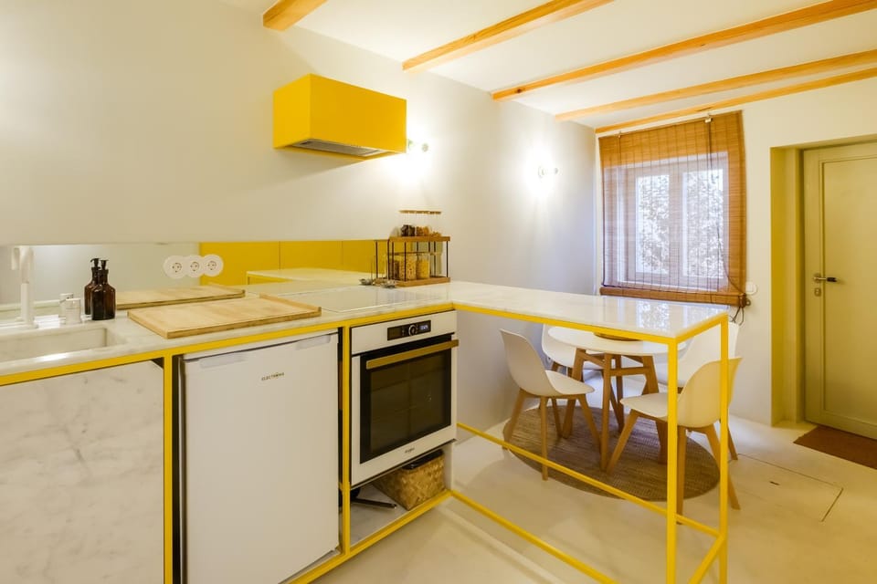 Dining area, dishwasher, oven, stove, kitchen