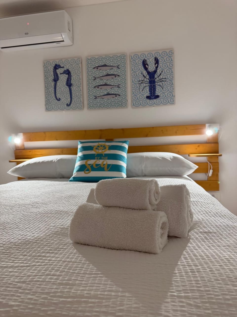 Bed, Bedroom, air conditioner