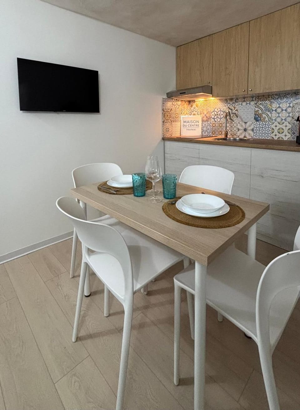 TV and multimedia, Kitchen or kitchenette, Seating area, Dining area