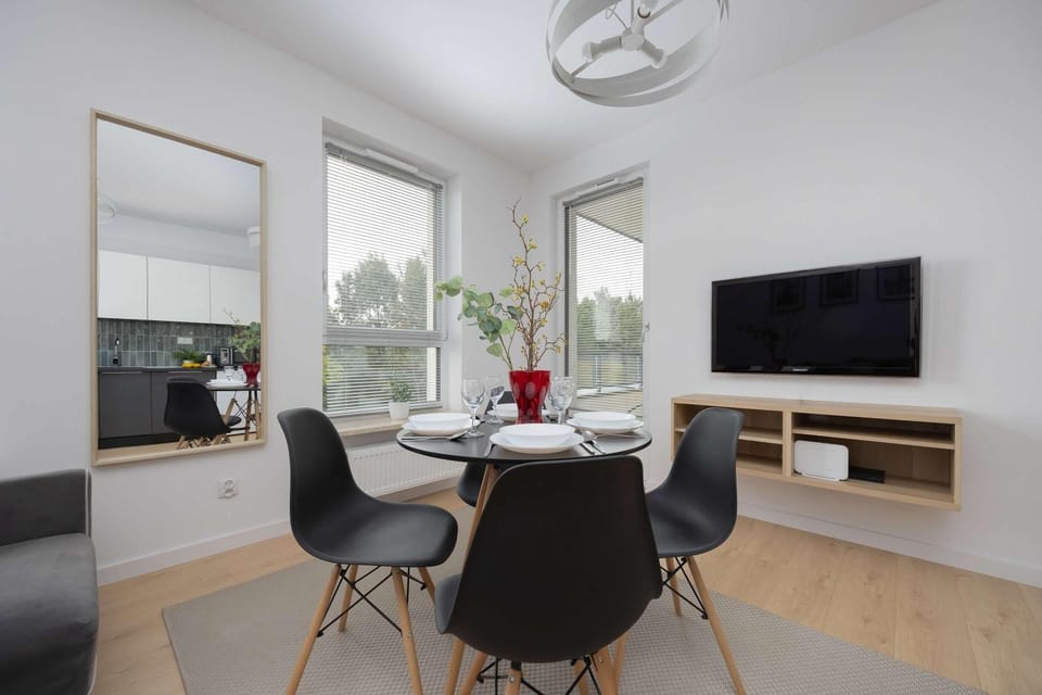 TV and multimedia, Seating area, Dining area