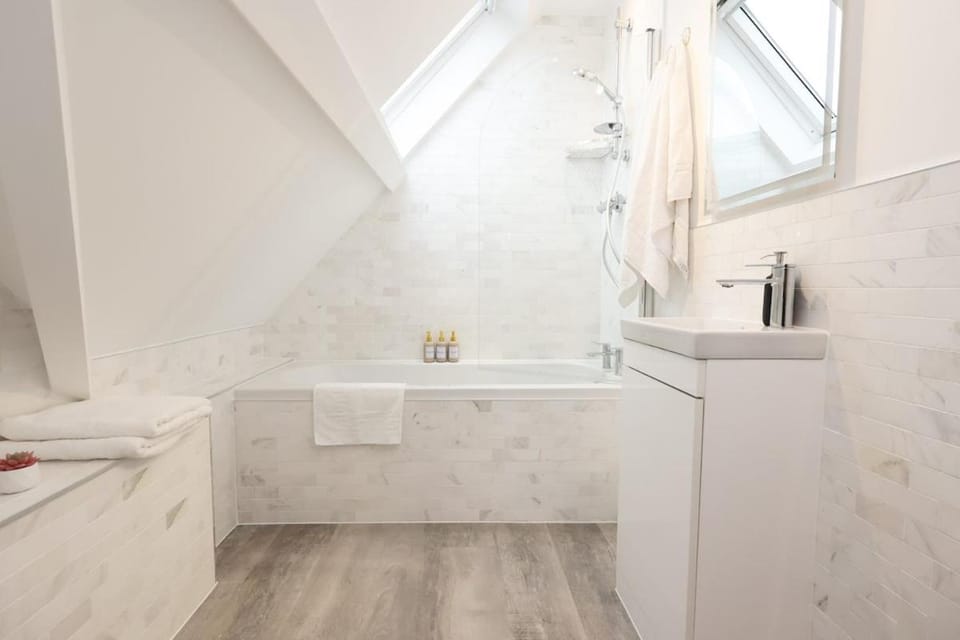 Newly Built Modern& Central Apartment-Free Parking Apartment in Cardiff