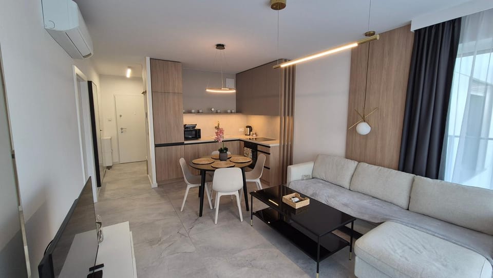 Towarowa Clock Apartment, free parking, air-conditioning, self check-in 24h Apartment in Poznan