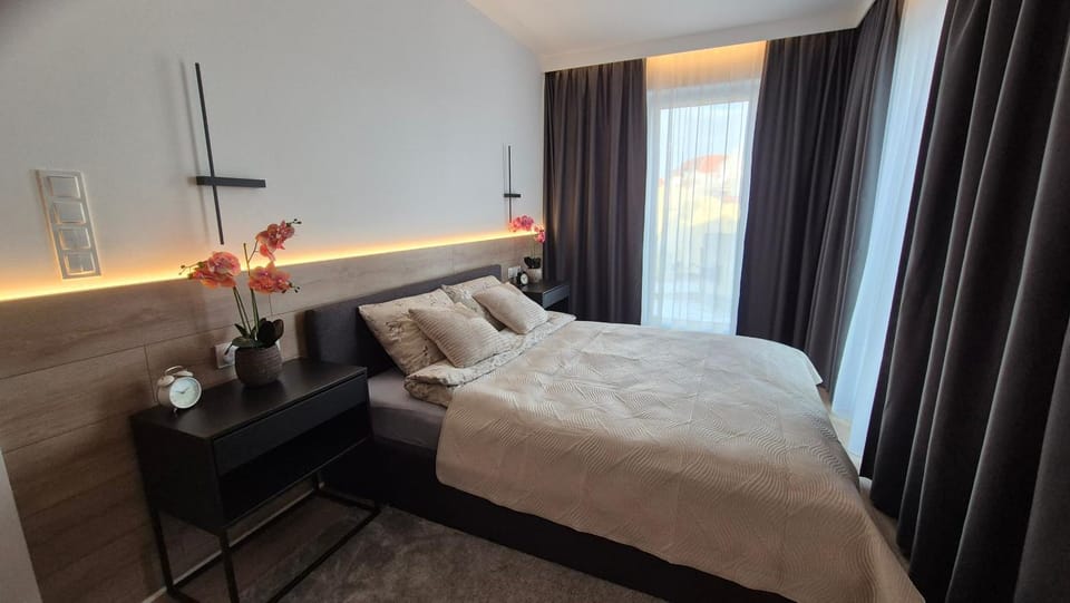 Towarowa Clock Apartment, free parking, air-conditioning, self check-in 24h Apartment in Poznan