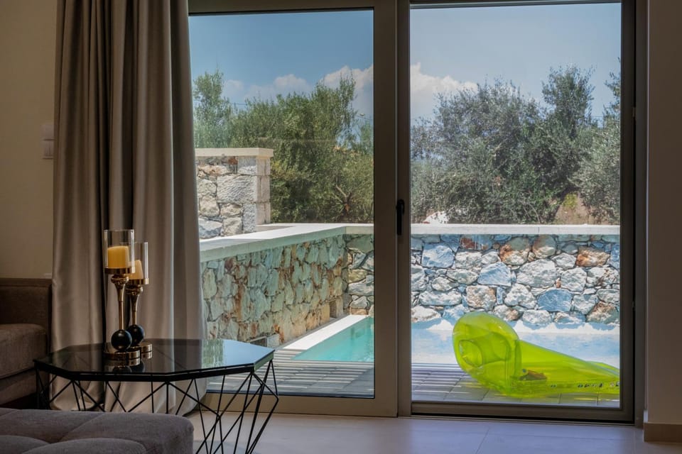 Balcony/Terrace, Living room, Seating area, Swimming pool