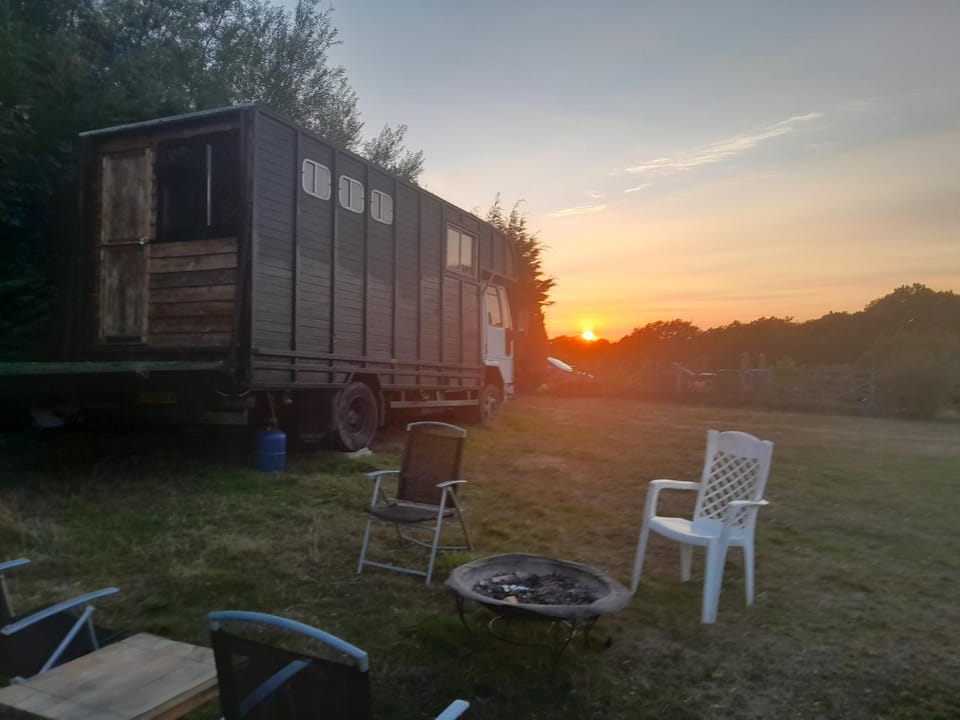 Goldilocks Heaven Campground/ 
RV Resort in Horsham District