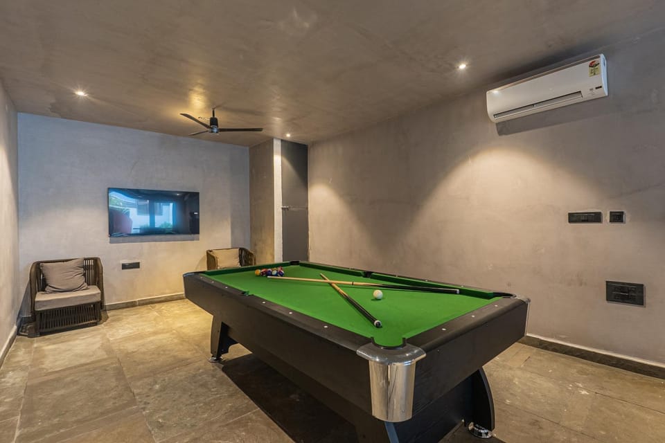 Communal lounge/ TV room, Billiard, Billiard, Game Room, Evening entertainment