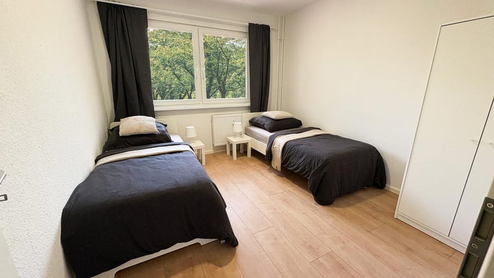 Neue Handwerker-Apartments mit Küche, Wifi, Parkplätze, TV, Balkon Apartment in Halle Saale
