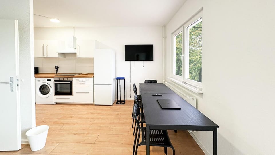 Neue Handwerker-Apartments mit Küche, Wifi, Parkplätze, TV, Balkon Apartment in Halle Saale