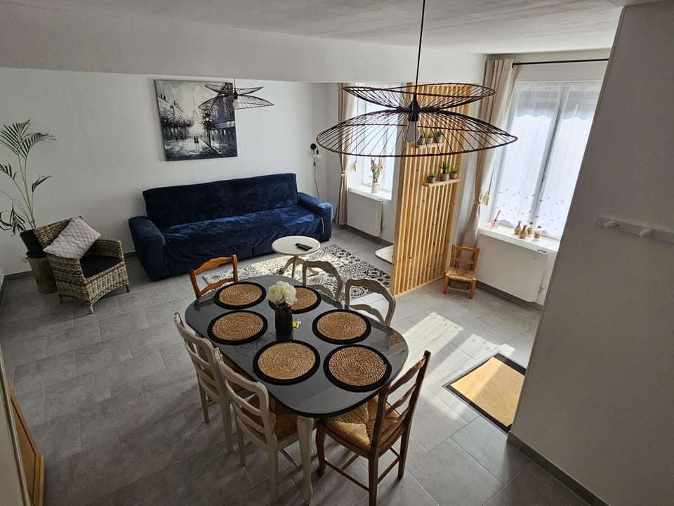 Living room, Dining area