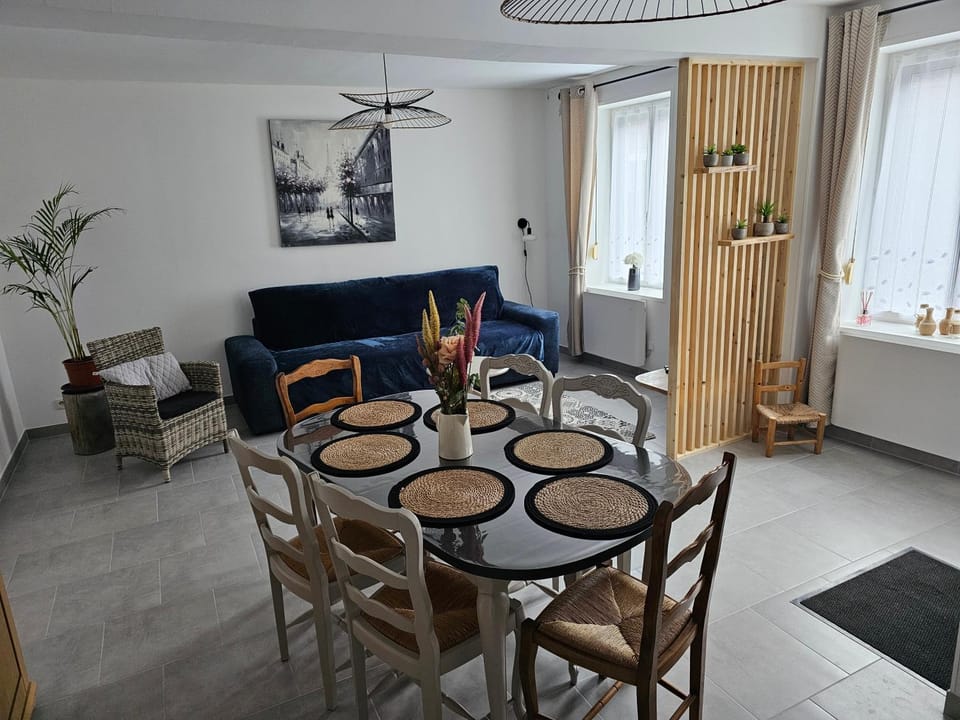 Living room, Dining area