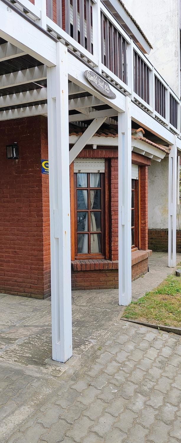 Property building, Facade/entrance, Day
