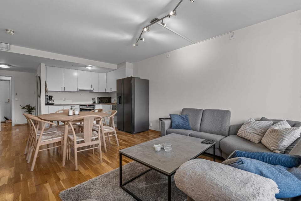 Kitchen or kitchenette, Living room, Seating area, Dining area, oven, stove