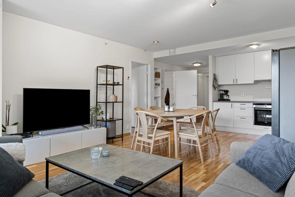 TV and multimedia, Kitchen or kitchenette, Living room, Seating area, Dining area, dishwasher, oven, stove