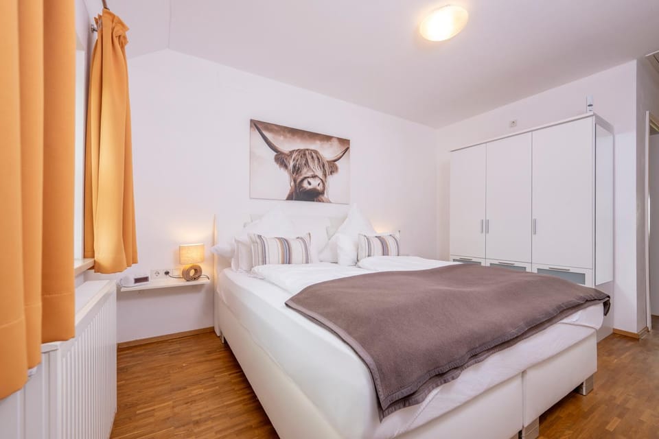 Bedroom, wardrobe