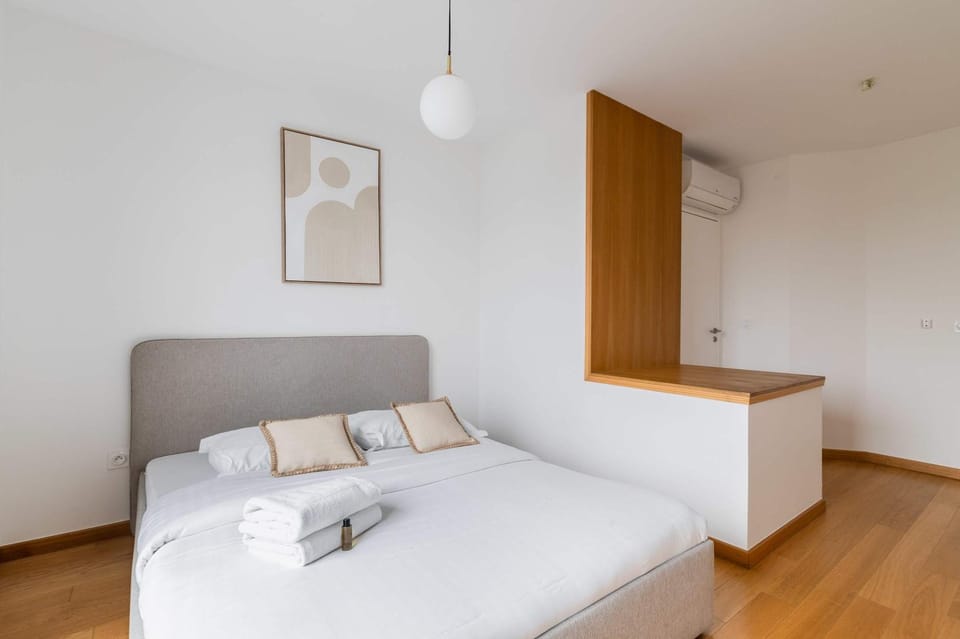 Duplex lumineux avec terrasse Courbevoie - 6P Apartment in Courbevoie