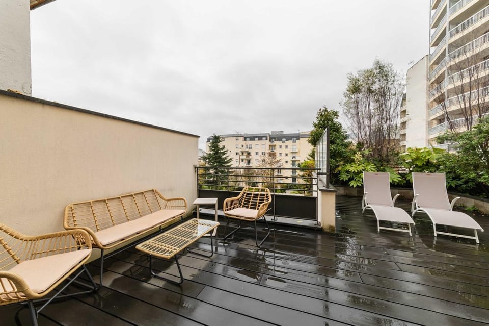 Duplex lumineux avec terrasse Courbevoie - 6P Apartment in Courbevoie