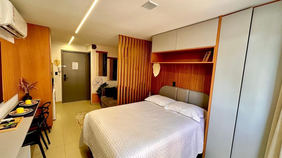 Bed, TV and multimedia, Photo of the whole room, Bedroom, wardrobe, air conditioner